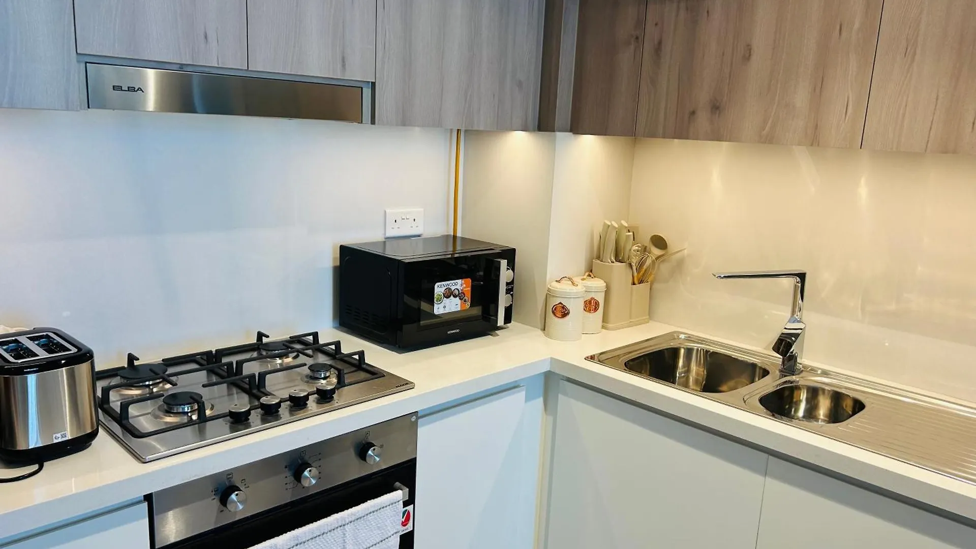 Beautiful View, Fully-Equipped Apartment Dubai