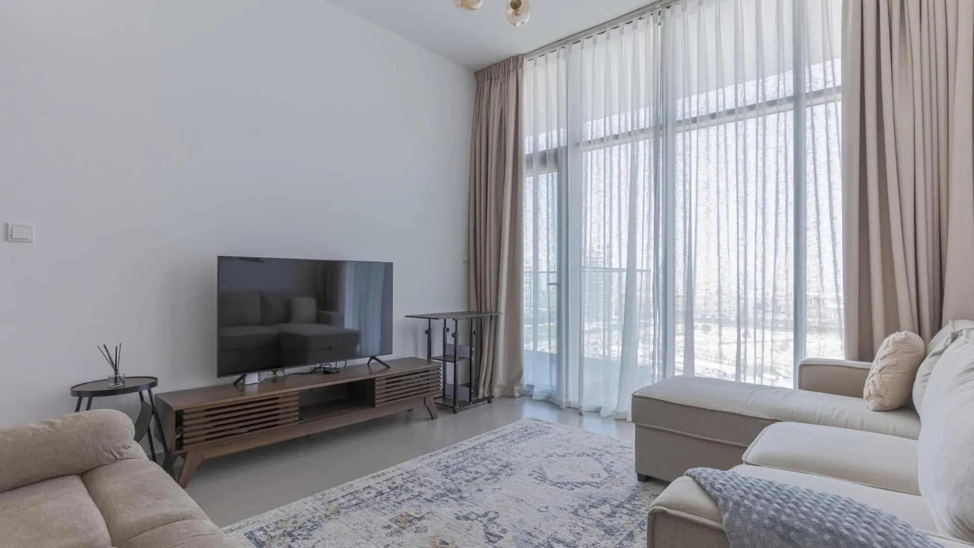 Beautiful View, Fully-Equipped Apartment Dubai