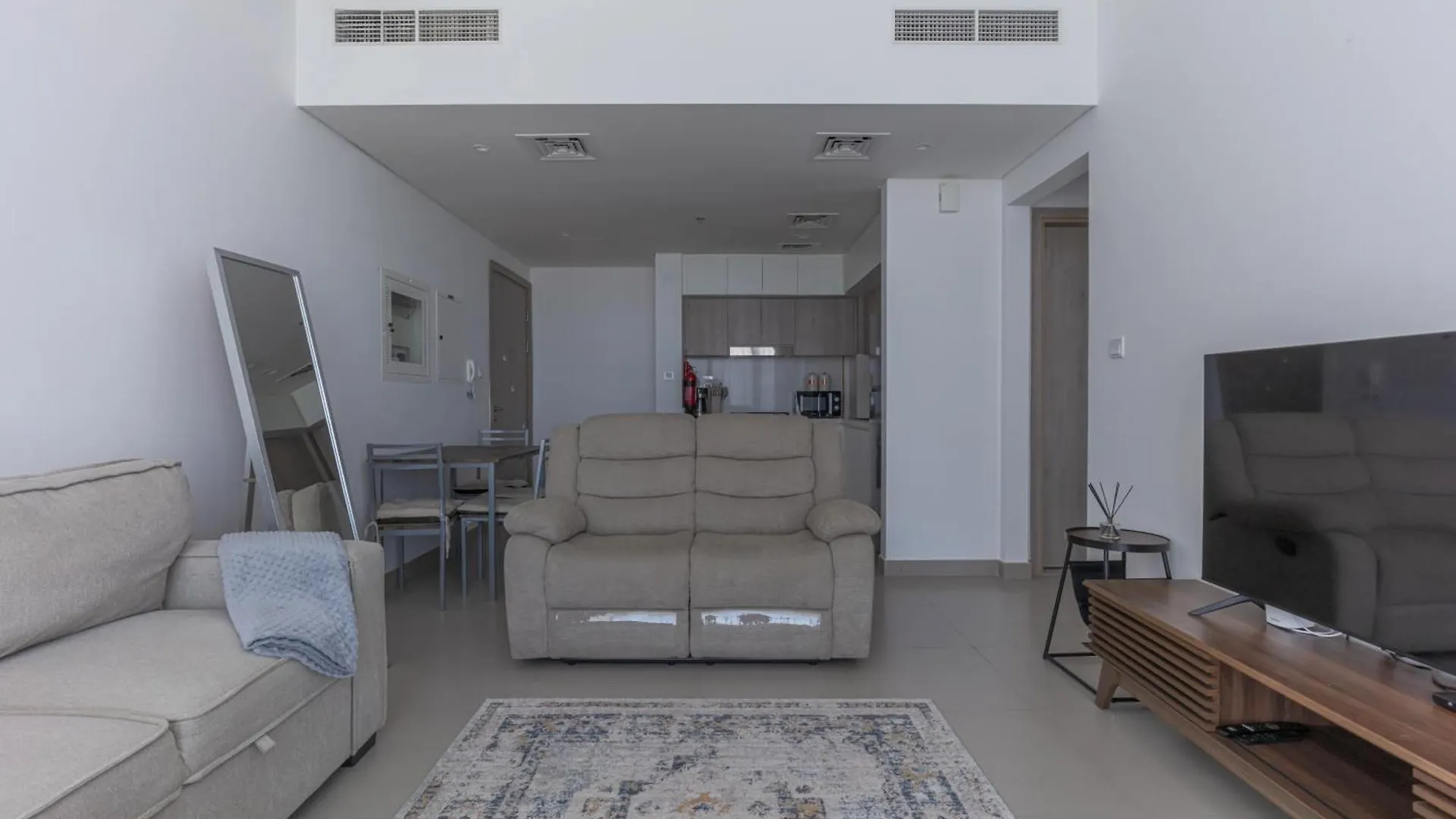 Beautiful View, Fully-Equipped Apartment Dubai